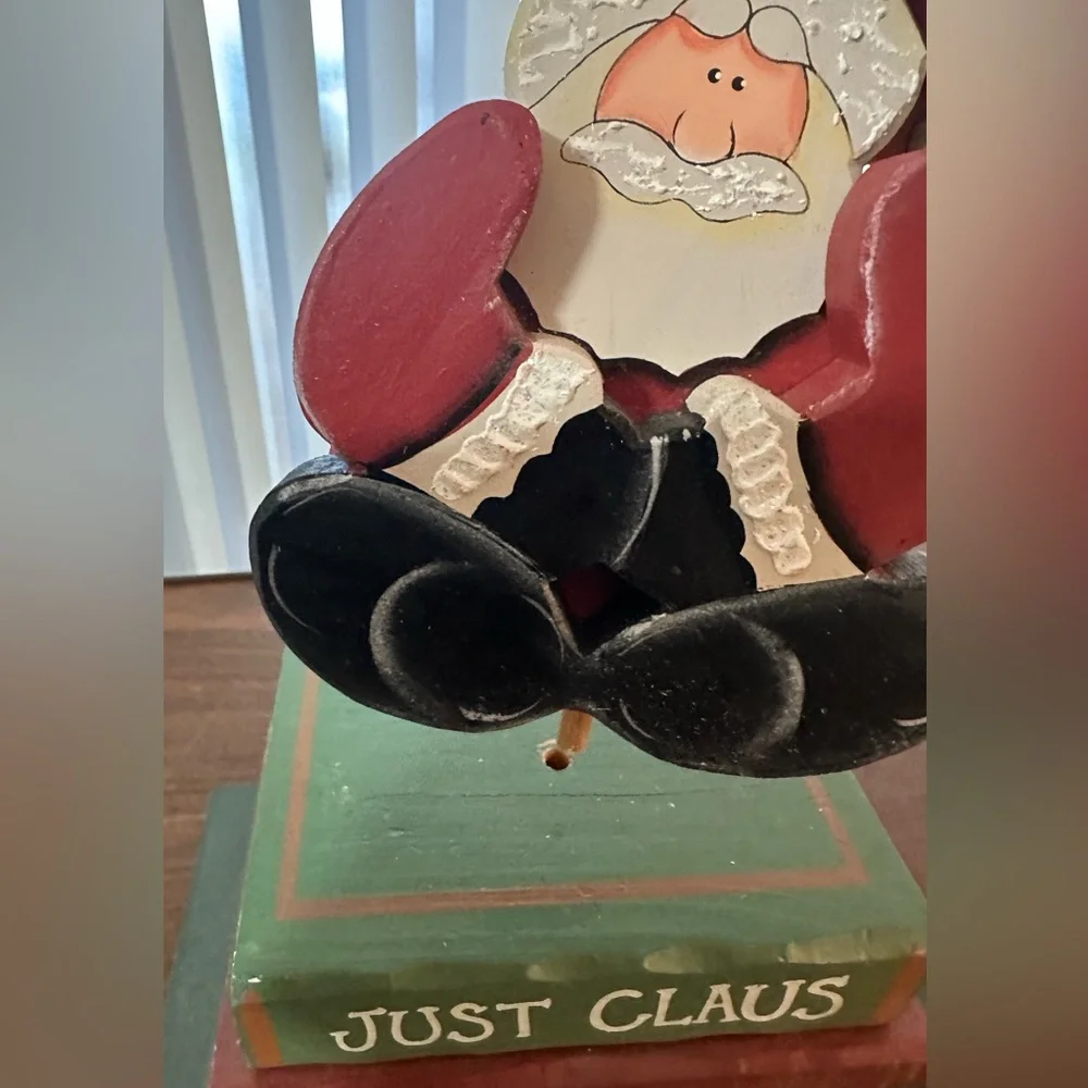 VTG🎅Santa Claus Holiday Decoration Sitting on Top of 📚Books - Picture 6 of 9